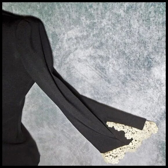 30s Vintage Black Blouse Romantic Lace & Bell Sleeve 1930s - Picture 6 of 15